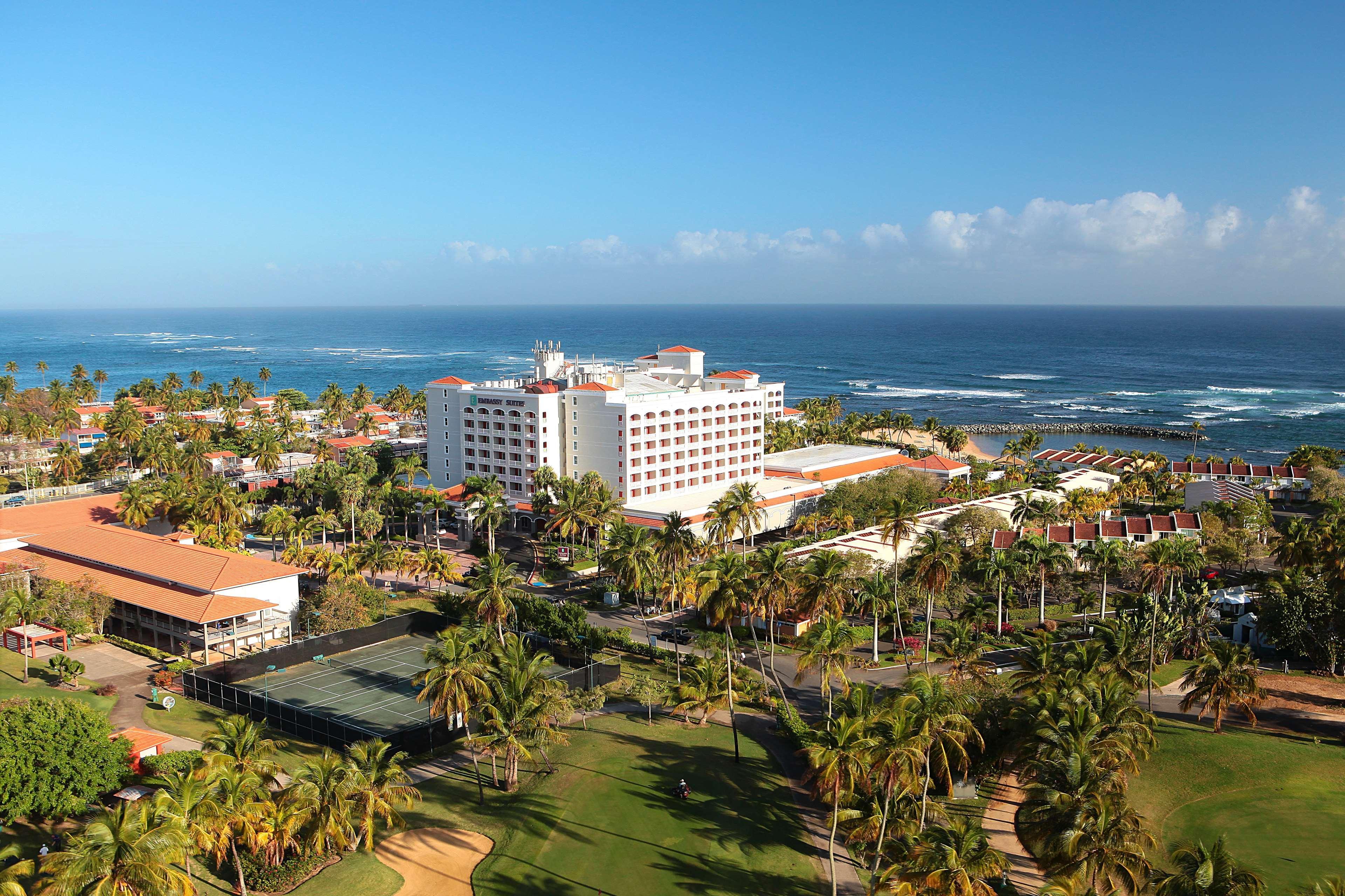 Embassy Suites By Hilton Dorado Del Mar Beach Resort Extérieur photo