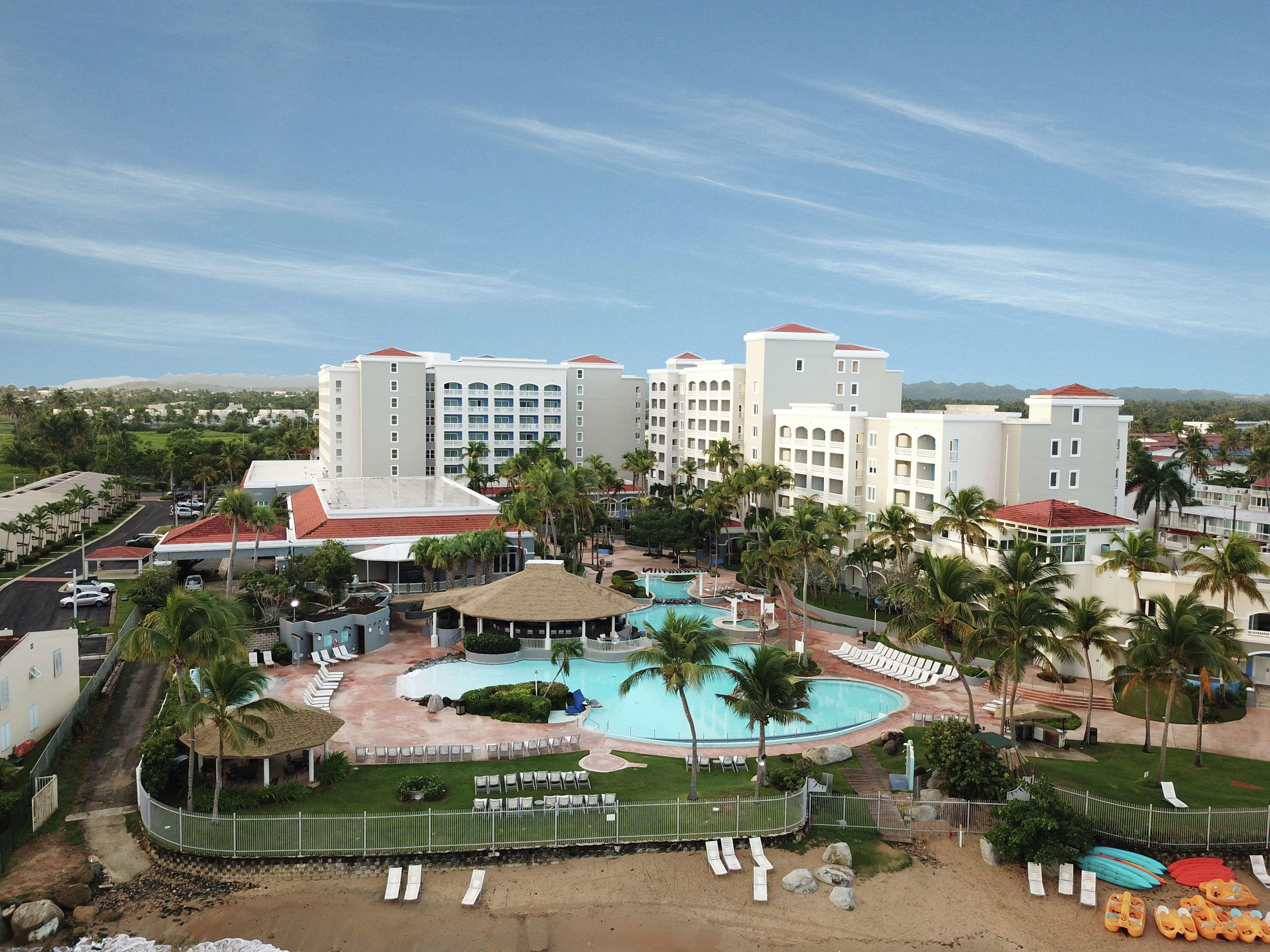 Embassy Suites By Hilton Dorado Del Mar Beach Resort Extérieur photo