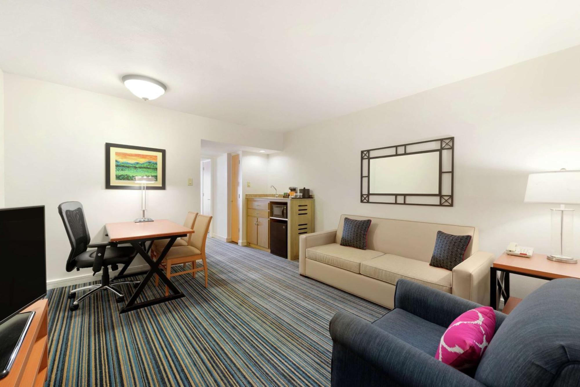Embassy Suites By Hilton Dorado Del Mar Beach Resort Extérieur photo
