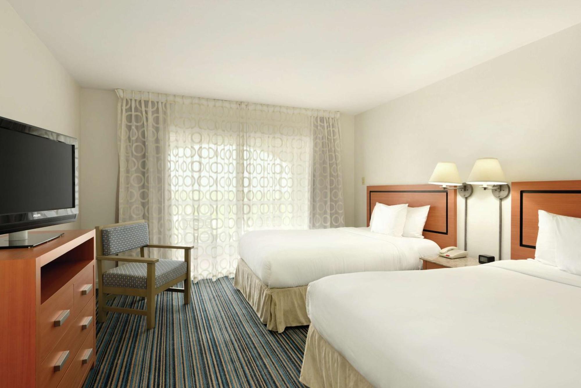 Embassy Suites By Hilton Dorado Del Mar Beach Resort Extérieur photo