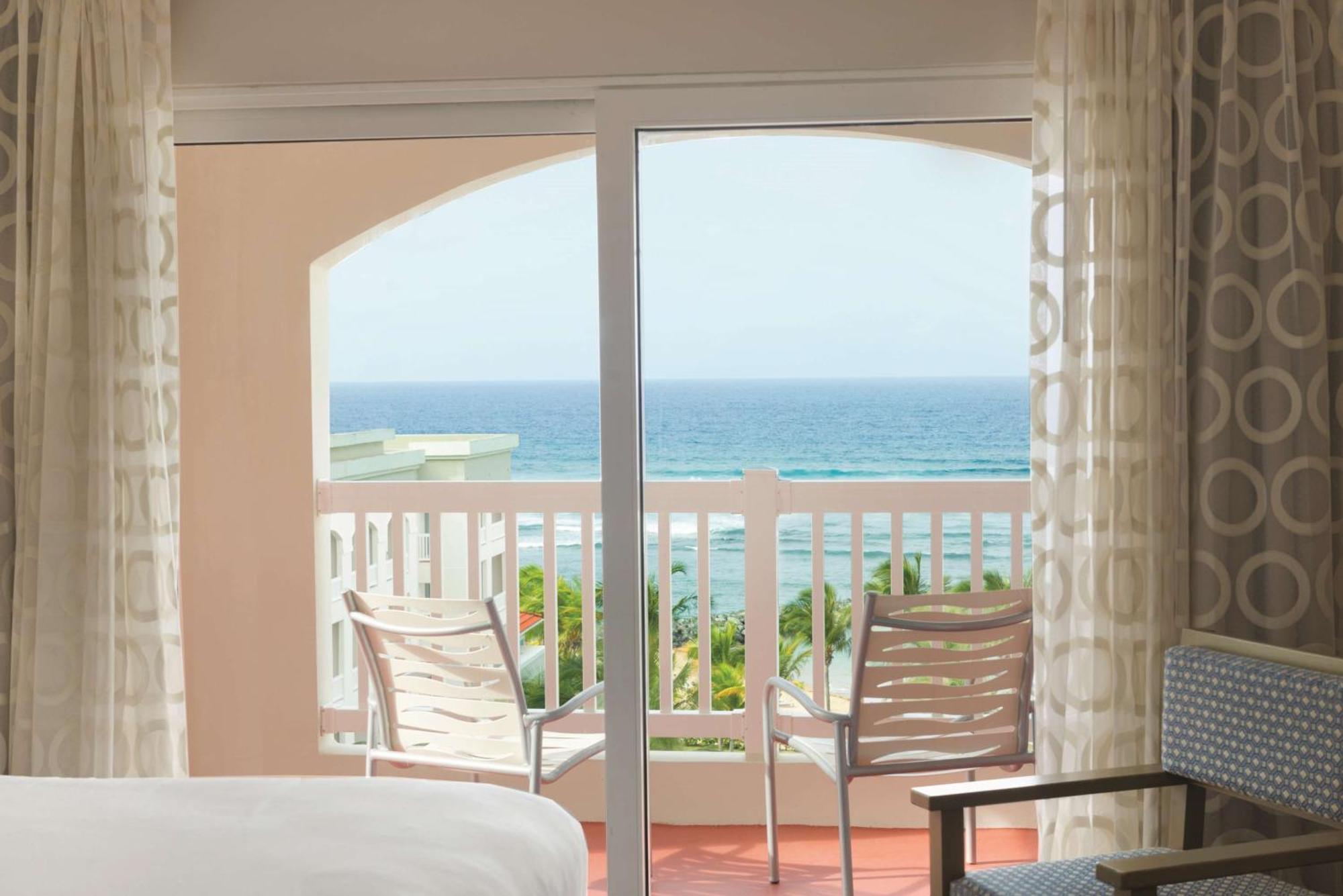 Embassy Suites By Hilton Dorado Del Mar Beach Resort Extérieur photo