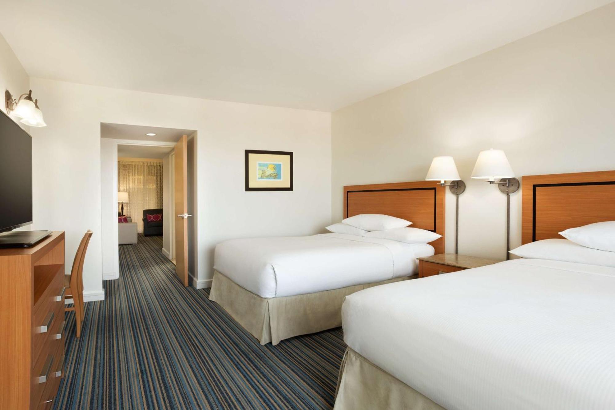 Embassy Suites By Hilton Dorado Del Mar Beach Resort Extérieur photo