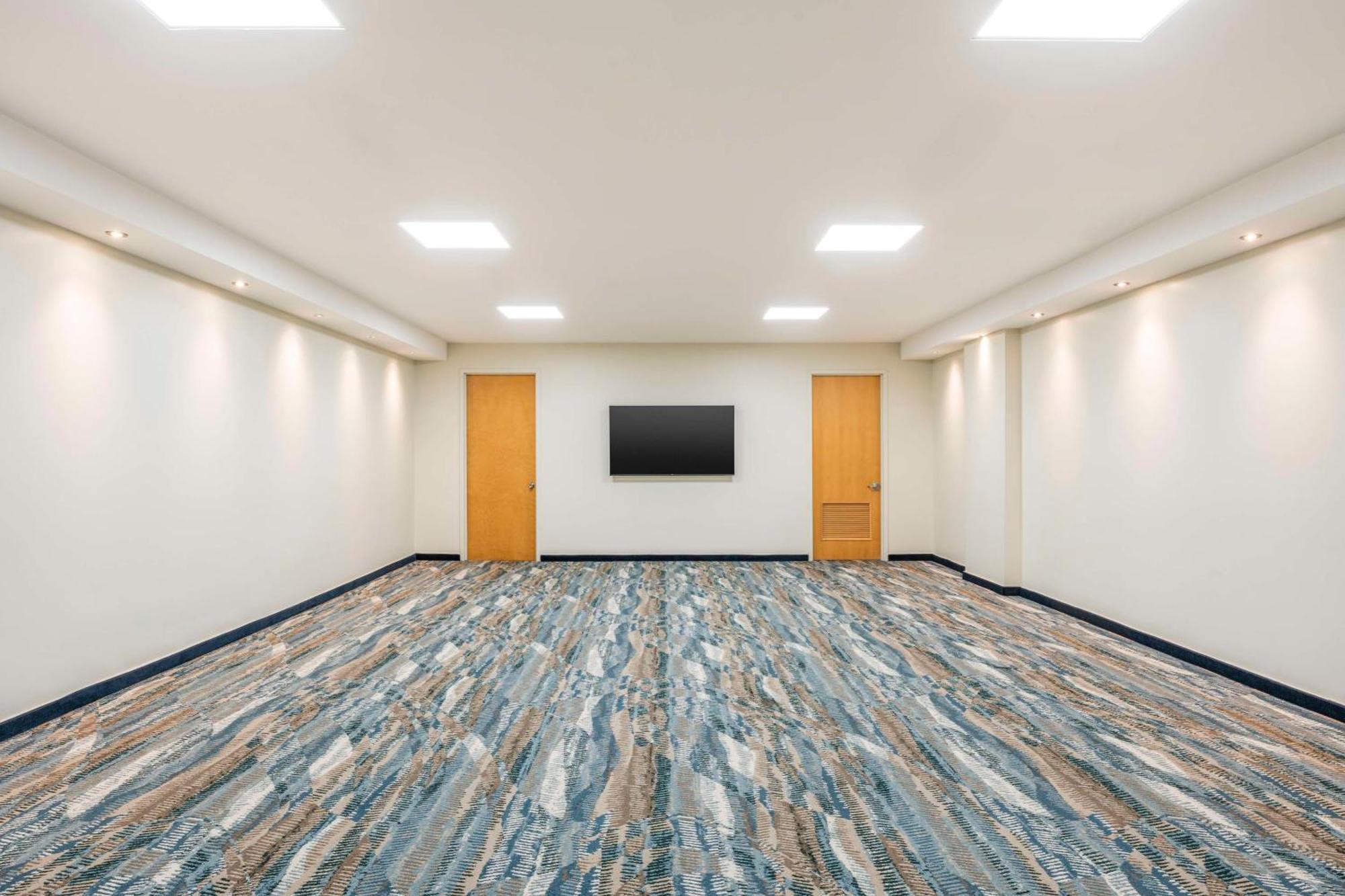 Embassy Suites By Hilton Dorado Del Mar Beach Resort Extérieur photo