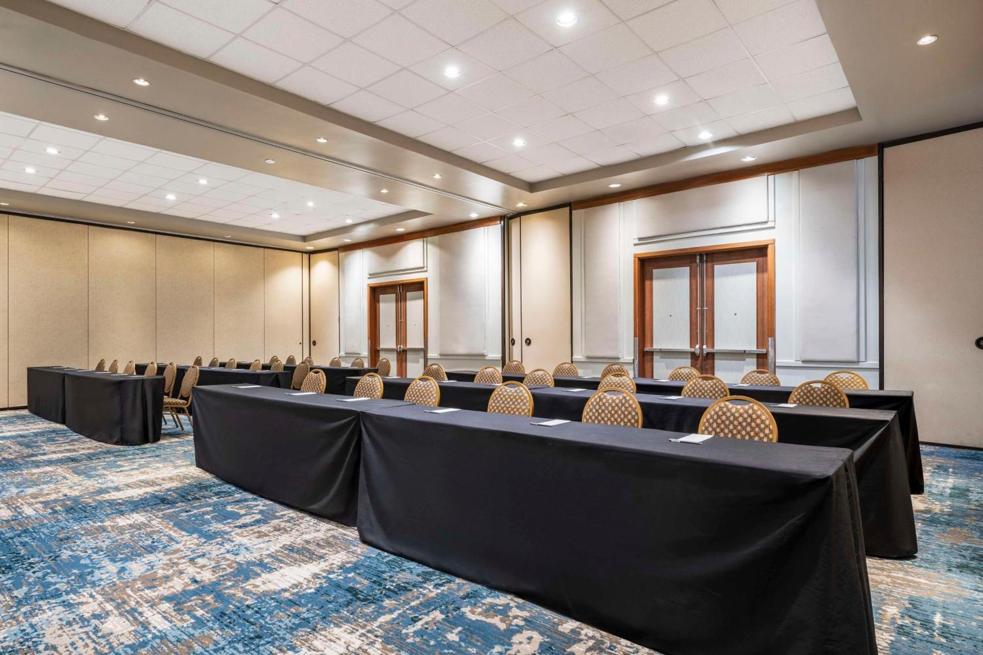 Embassy Suites By Hilton Dorado Del Mar Beach Resort Extérieur photo