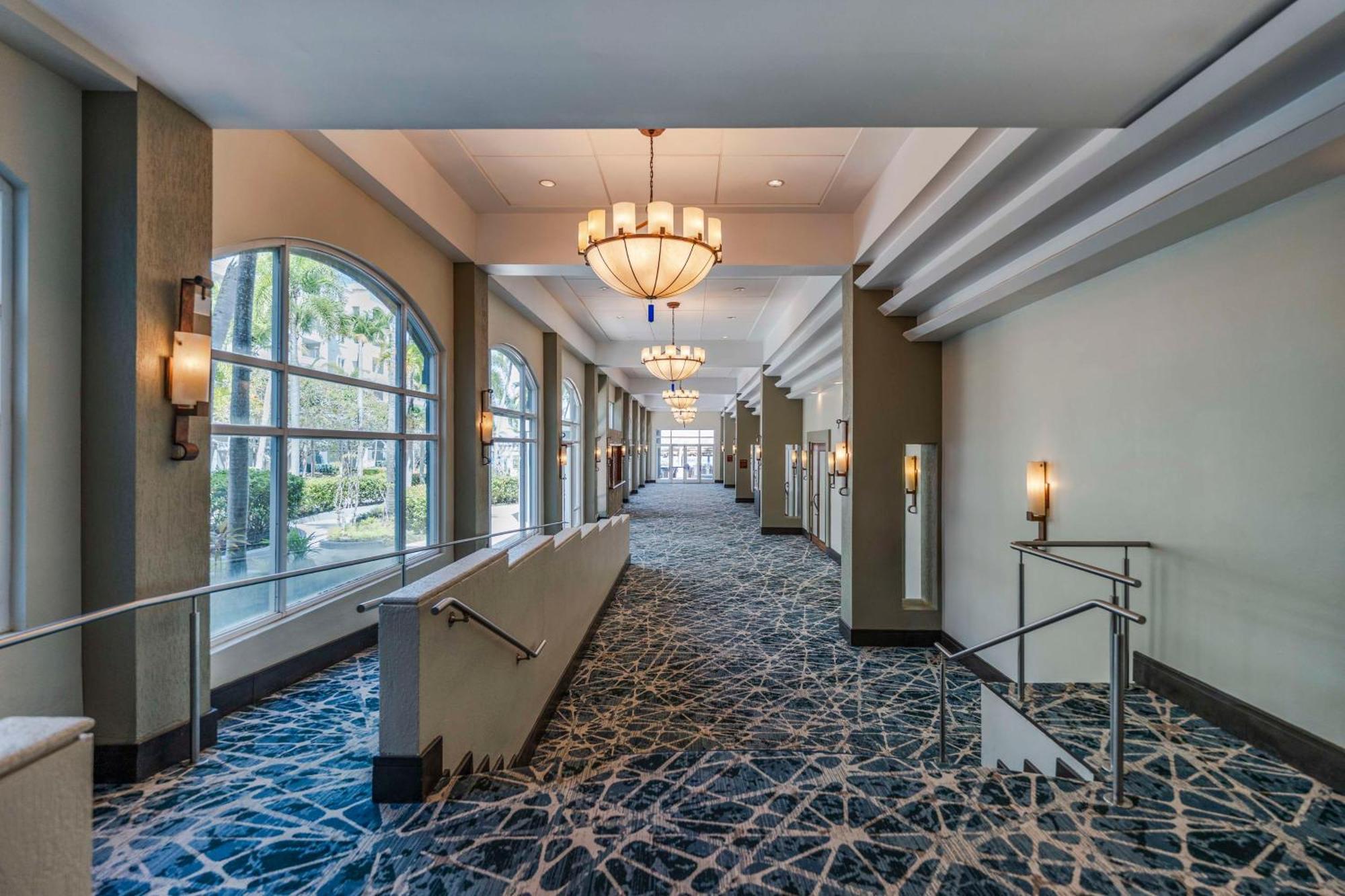 Embassy Suites By Hilton Dorado Del Mar Beach Resort Extérieur photo