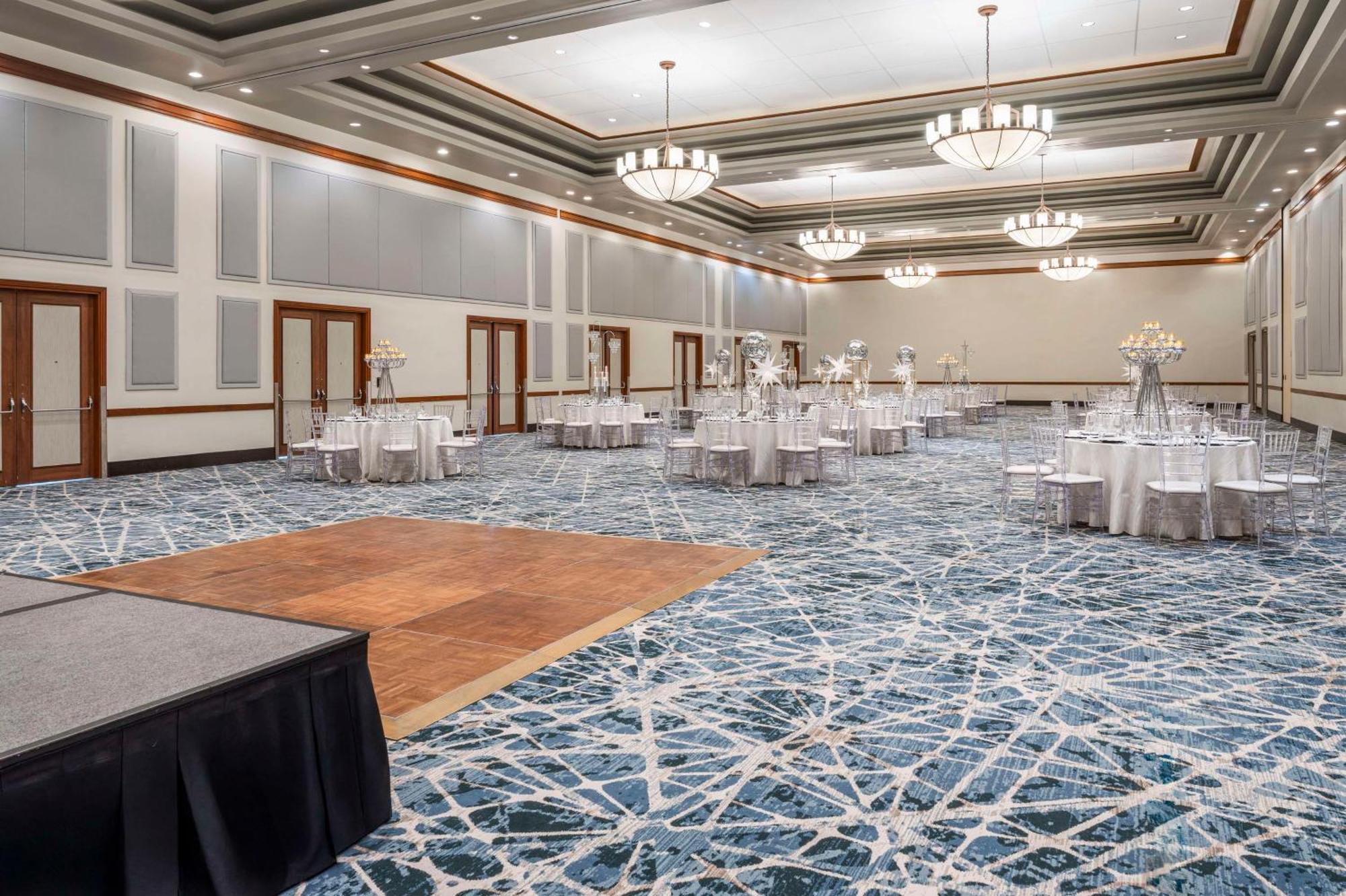 Embassy Suites By Hilton Dorado Del Mar Beach Resort Extérieur photo