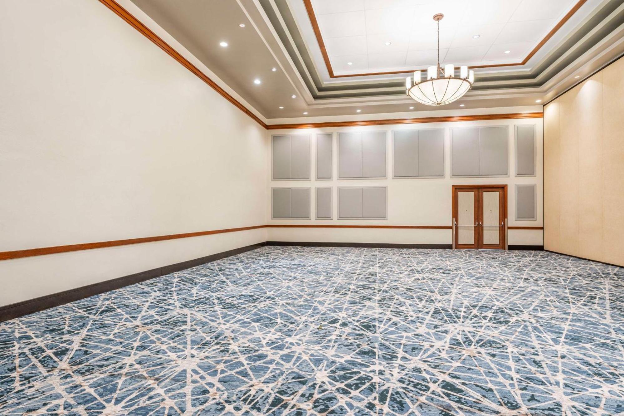 Embassy Suites By Hilton Dorado Del Mar Beach Resort Extérieur photo