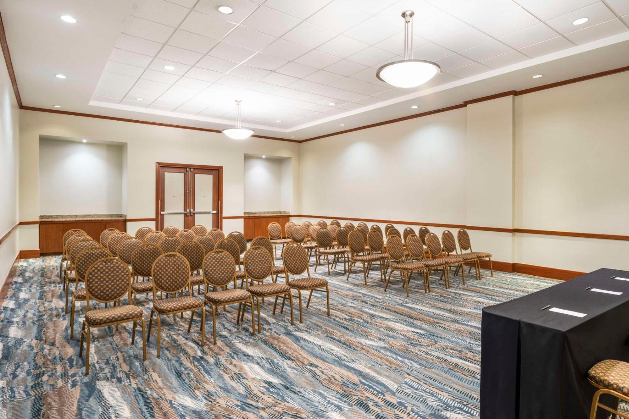 Embassy Suites By Hilton Dorado Del Mar Beach Resort Extérieur photo