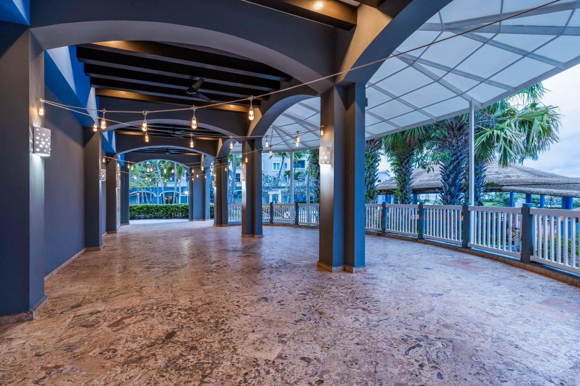 Embassy Suites By Hilton Dorado Del Mar Beach Resort Extérieur photo
