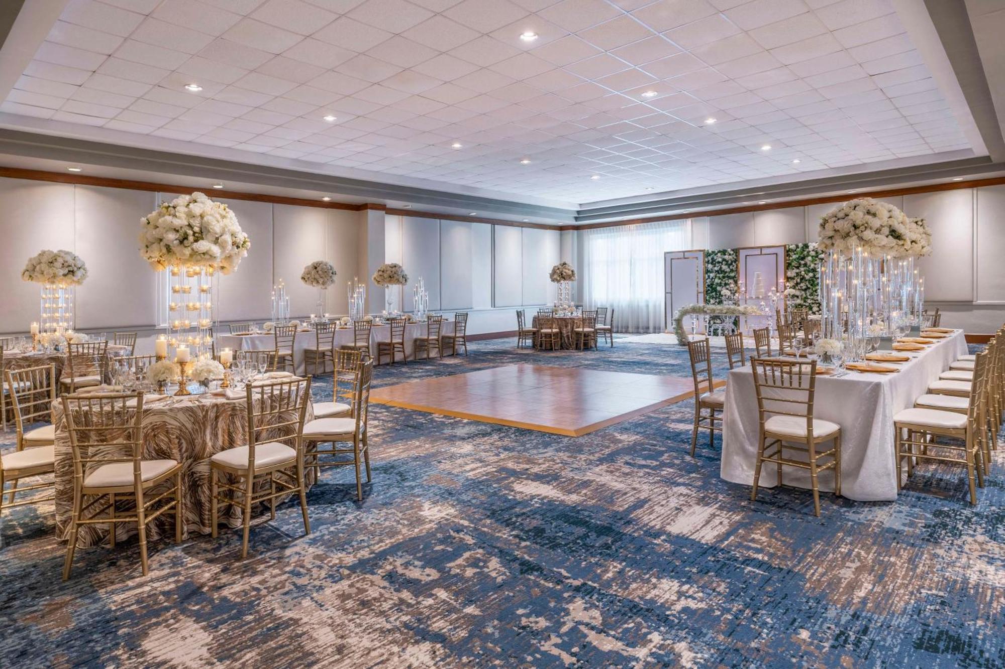Embassy Suites By Hilton Dorado Del Mar Beach Resort Extérieur photo