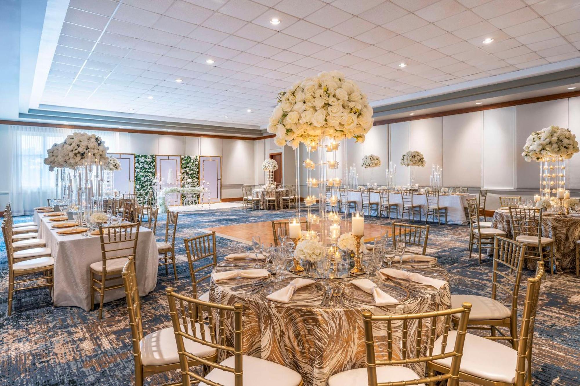 Embassy Suites By Hilton Dorado Del Mar Beach Resort Extérieur photo